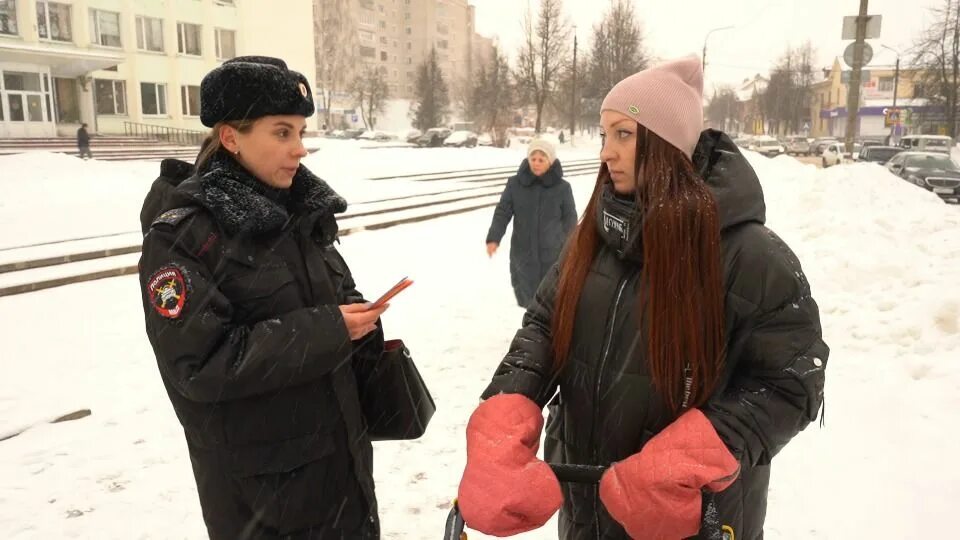 Мо вяземский. Госавтоинспекция Вязьма сотрудники. Молодежный центр г Вяземский. Молодёжка. Аколица фото работники Вязьма.