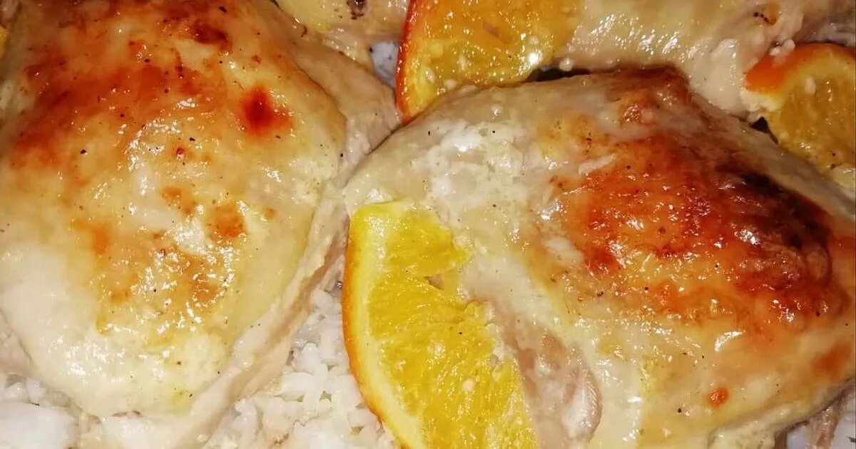 Курица в духовке целиком с апельсинами. Куриная грудка с апельсинами. Курица с апельсинами под кожей в духовке. Грудки с апельсином в духовке. Грудки с апельсином в духовке.