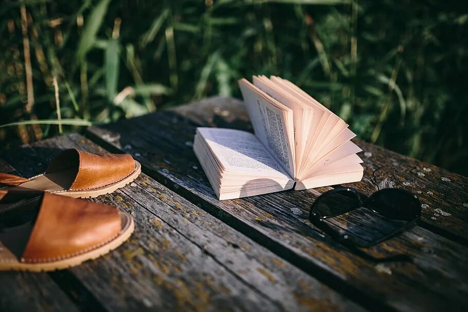 Подборка книг для лета. Летний вечер с книгой. лето вечер книга. летняя подборка книг. книжный вечер летом.