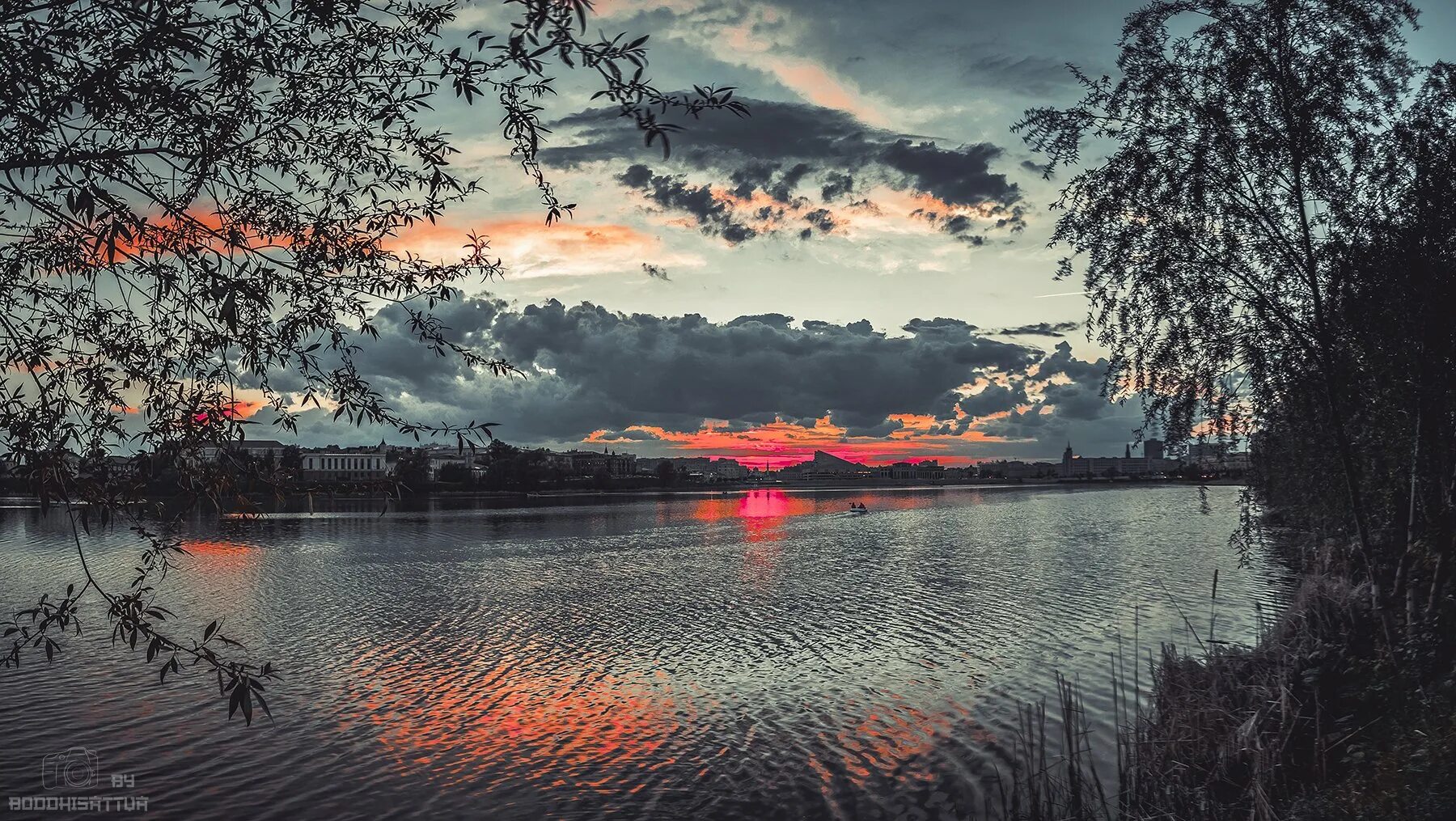 Закат солнца в казани сегодня во сколько. Рассвет в Казани. Казань закат. Городской закат. Красивый закат в Казани.