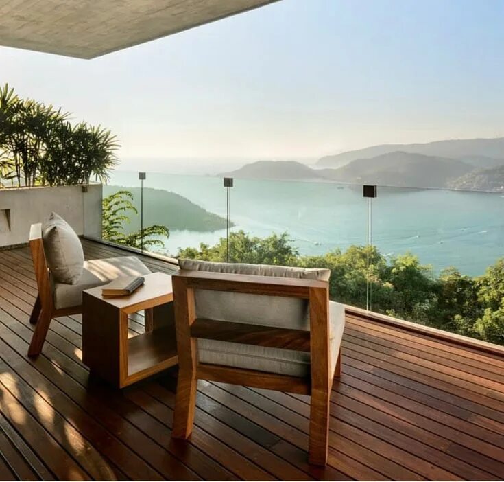 Katerina Valsamaki Architects Design a House with a View of the Sea in Ammoudi, 