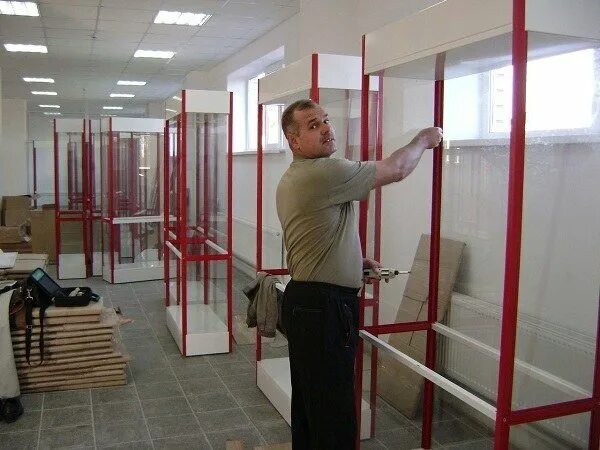 Прием торгового оборудования. Монтаж торгового оборудования. сборщик торгового оборудования. монтаж витрин. сборка торгового оборудования.