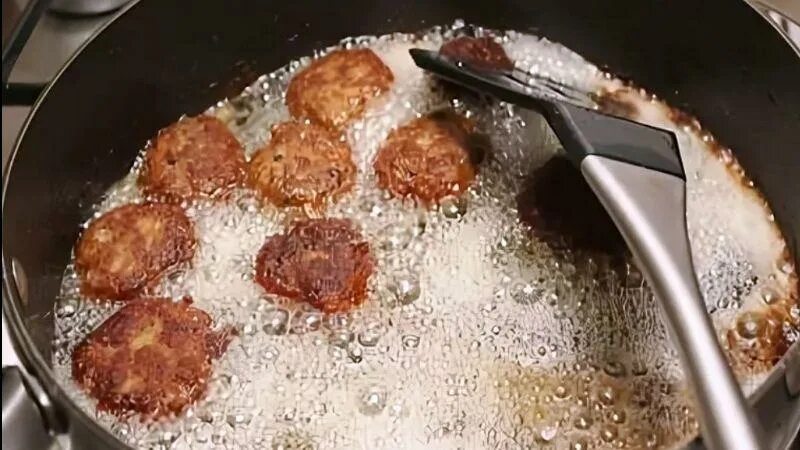 Почему пенится мясо при жарке