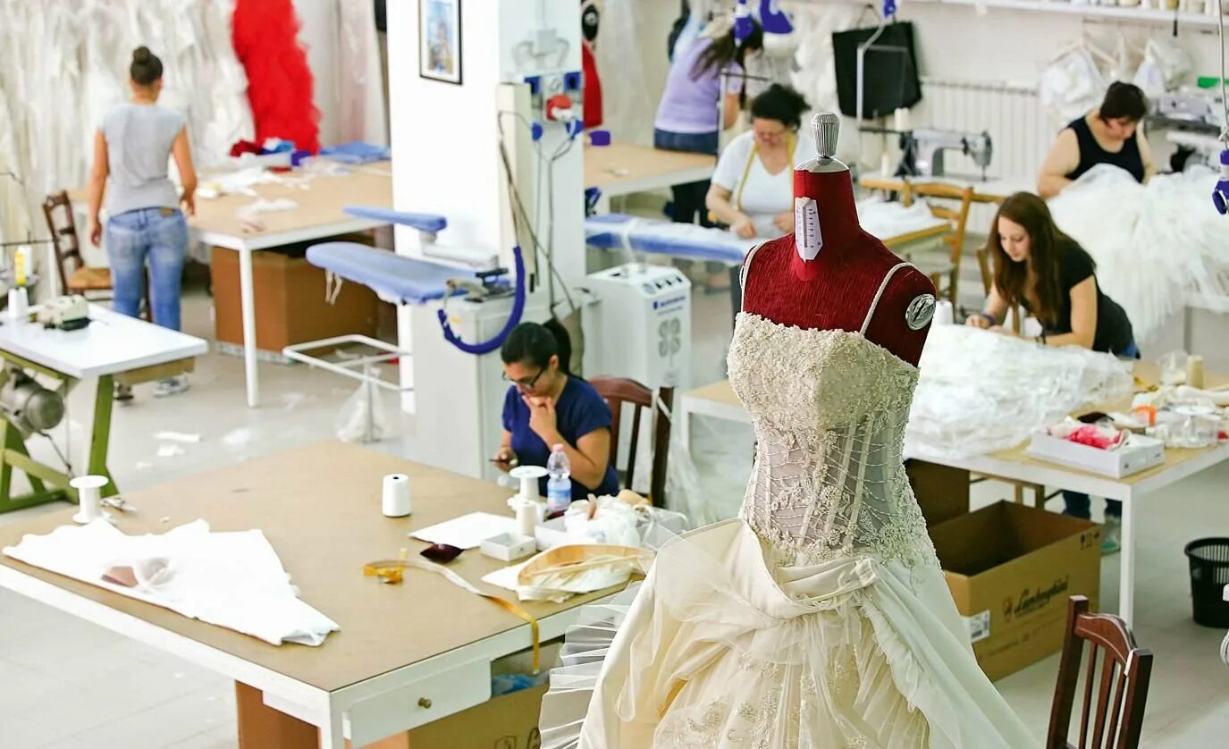 Шитье. Мастерская дизайнера одежды. Индивидуальный пошив одежды. Что такое пошив одежды. Индивидуальный пошив.