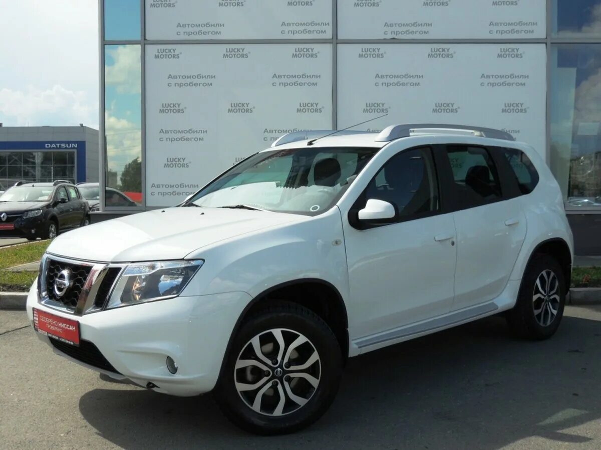 Авито купить машину ниссан. Nissan Terrano d10. Nissan Terrano 2015. Ниссан Террано 2015 белый. Ниссан Террано 2015.