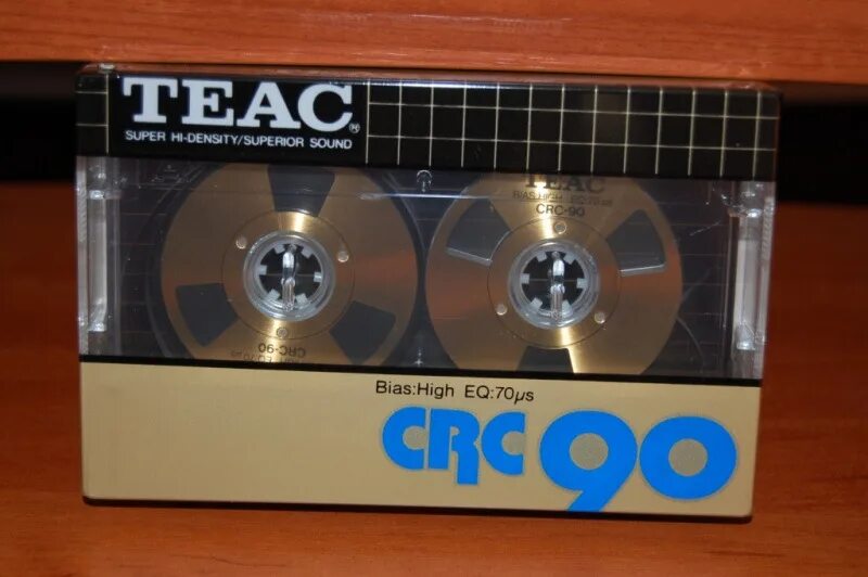 Чем отличаются кассеты. Аудиокассеты BASF С бобинками. Аудиокассета Teac CRC 90. Аудиокассеты Teac с катушками. Компакт кассета с бобинками.