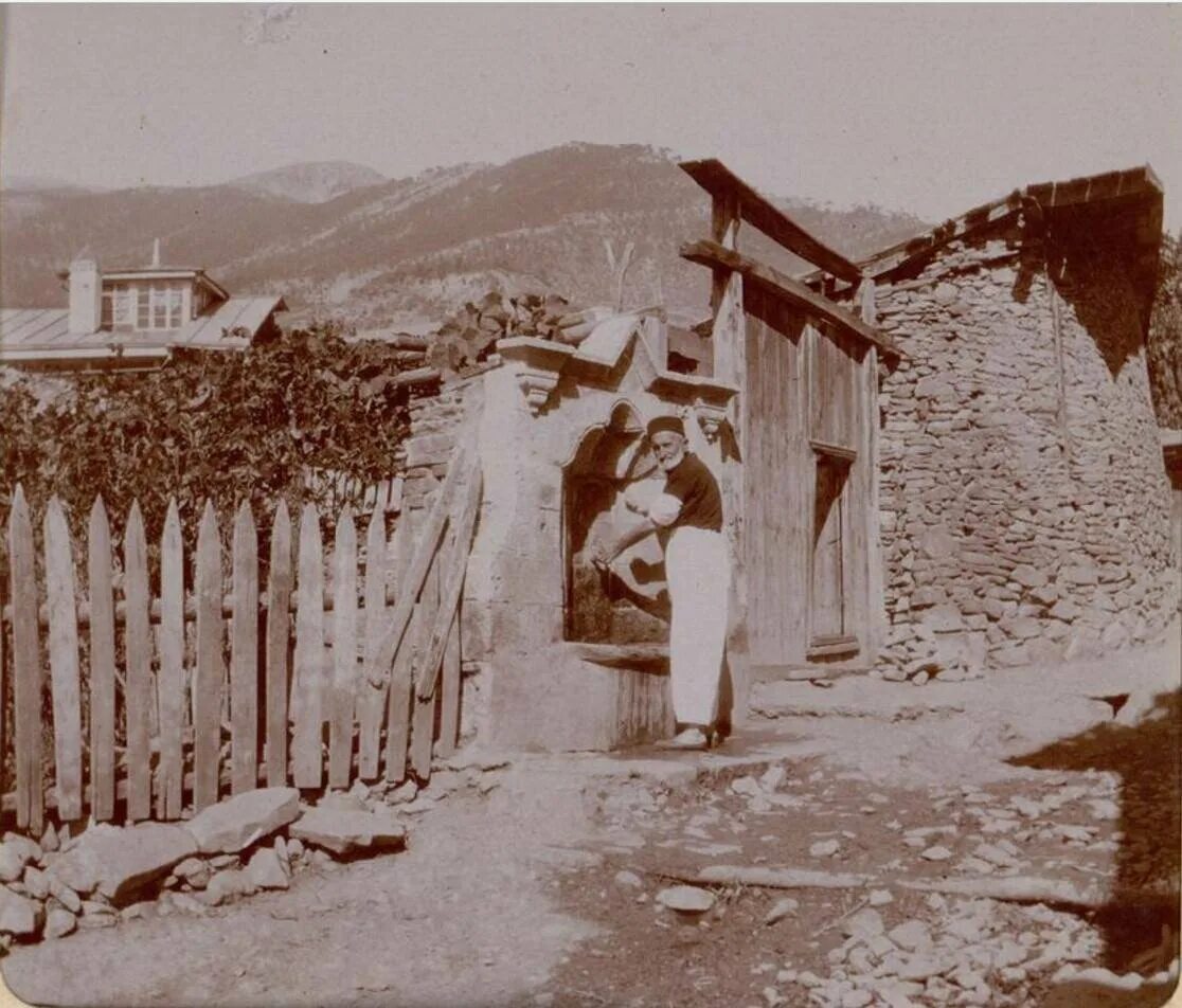 Сакля избербаш. Крымские татары 1950. Гурзуф 1943. Ялта 20 века. Судак 19-20 века.
