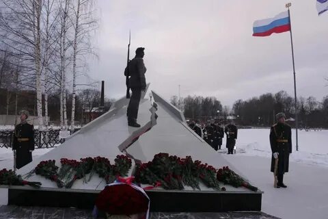 Выступающие открытие памятника