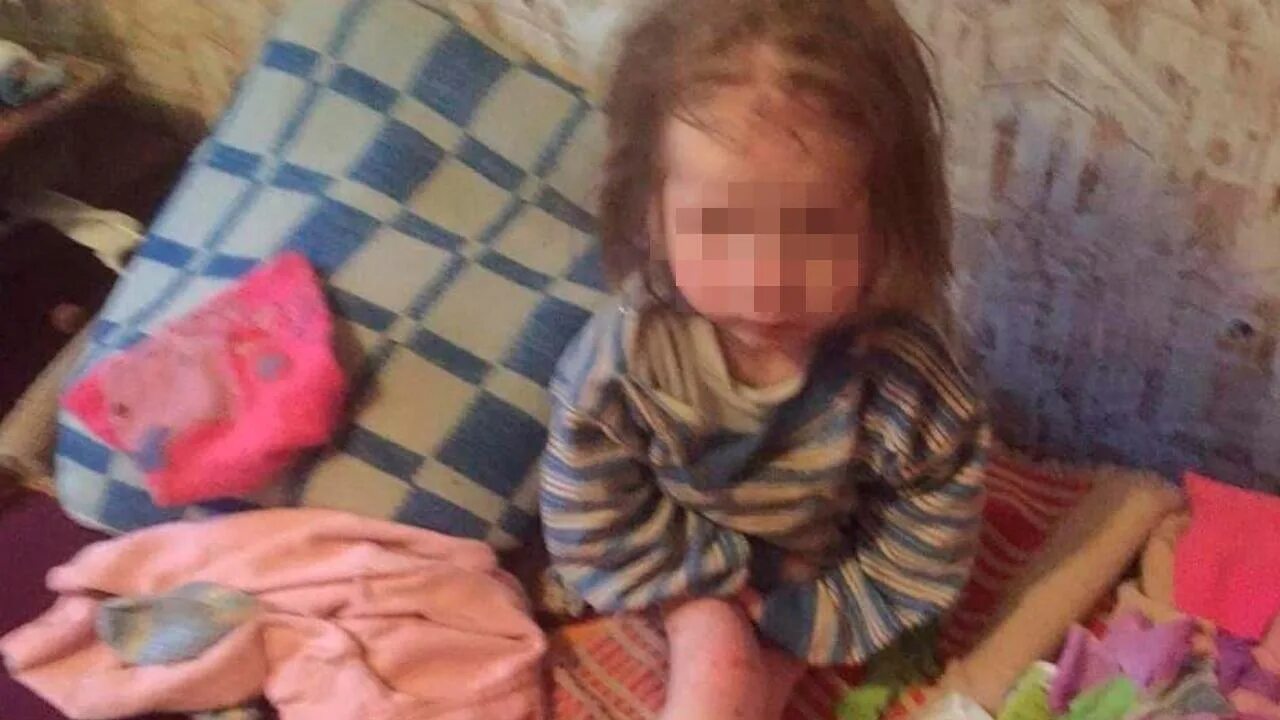 Старшая сестра издевалась над младшей сестрой