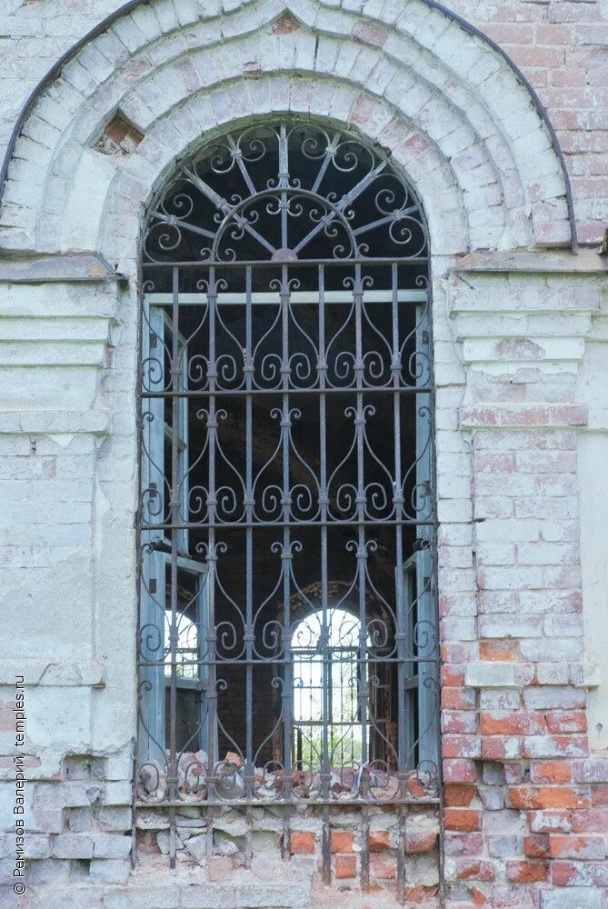 Решетки в храмах 17 века. Голова змеи геншин. Витиеватая решетка. Решетки церковь. Сундуки на скрытом острове мондштадт.