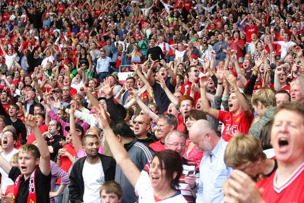 Фанаты фк краснодар. Фанаты урала. Фк кубань болельщики. Болельщики на стадионе. Фанат команды.