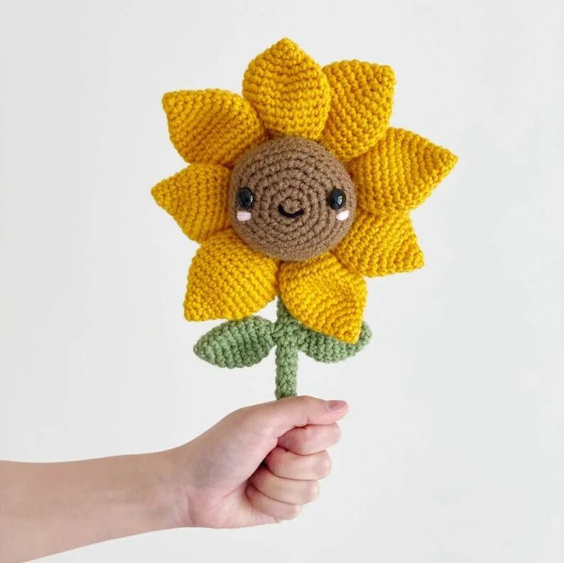 Подсолнухи связанные крючком. Подсолнух амигуруми. вязаный подсолнух крючком. подсолнух амигуруми крючком. игрушка подсолнух крючком.