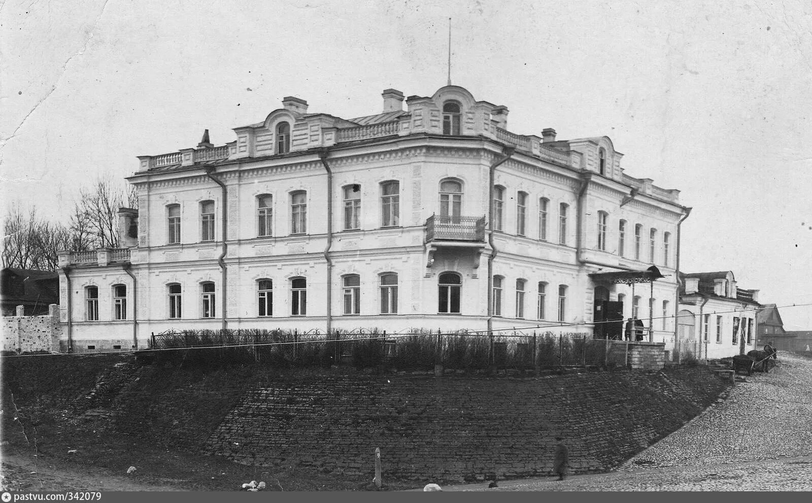 Музей военно оборонительного зодчества в ивангороде. Ивангородский музей ивангород. Музей крепостей в ивангороде. Ивангородский музей ивангород. Ивангородский музей ивангород.