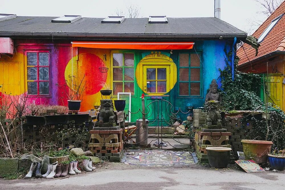 Христиания в копенгагене что это. Свободный город христиания. христиания в копенгагене. христиания в дании.
