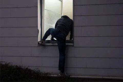 Выйти из дома через окно