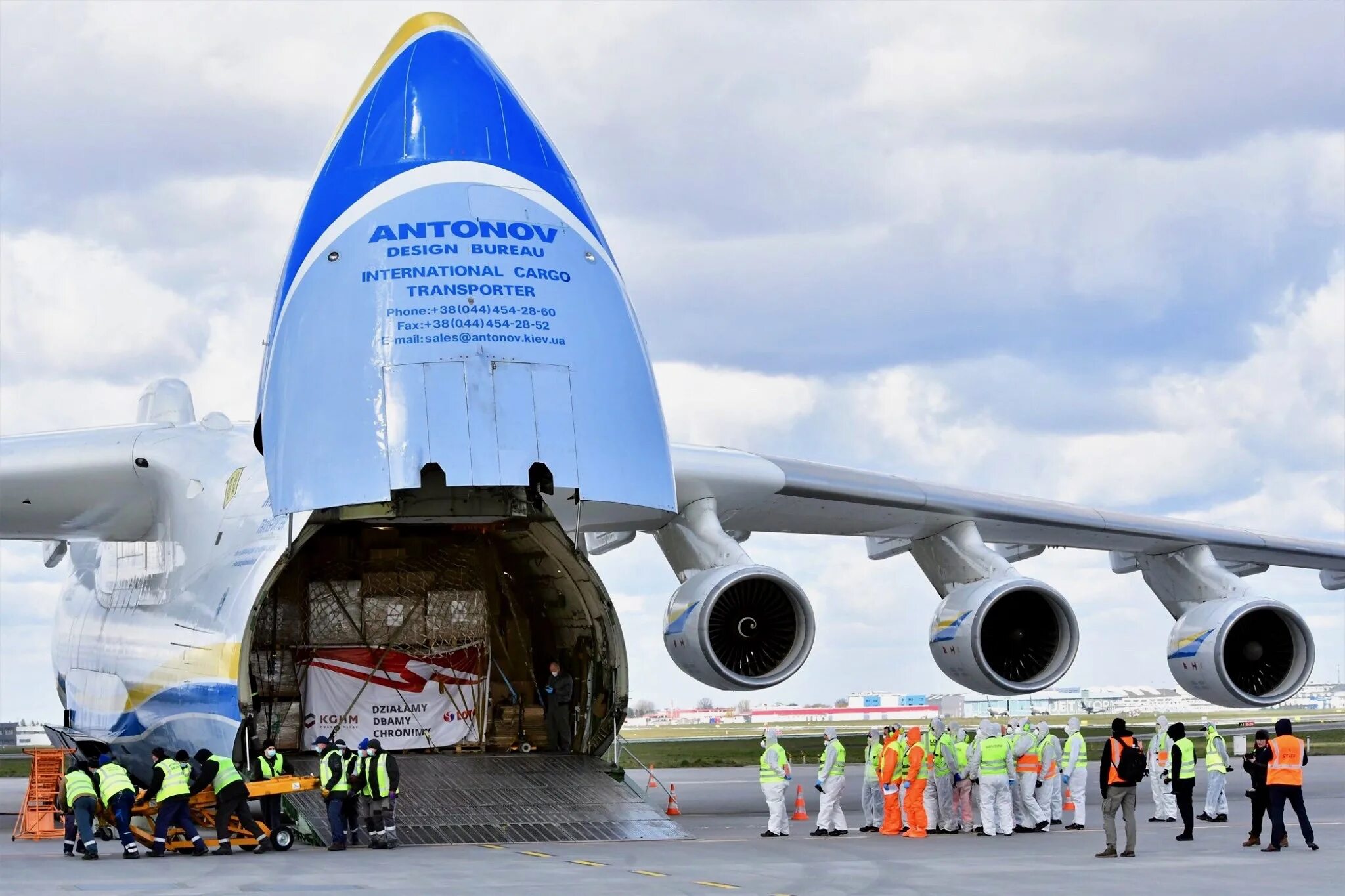 Большие российские самолеты. Самолет Мрия АН-225. Мрия АН-225 Буран. Самый большой самолёт в АН-225 Мрия. АН-225 Мрия кабина.