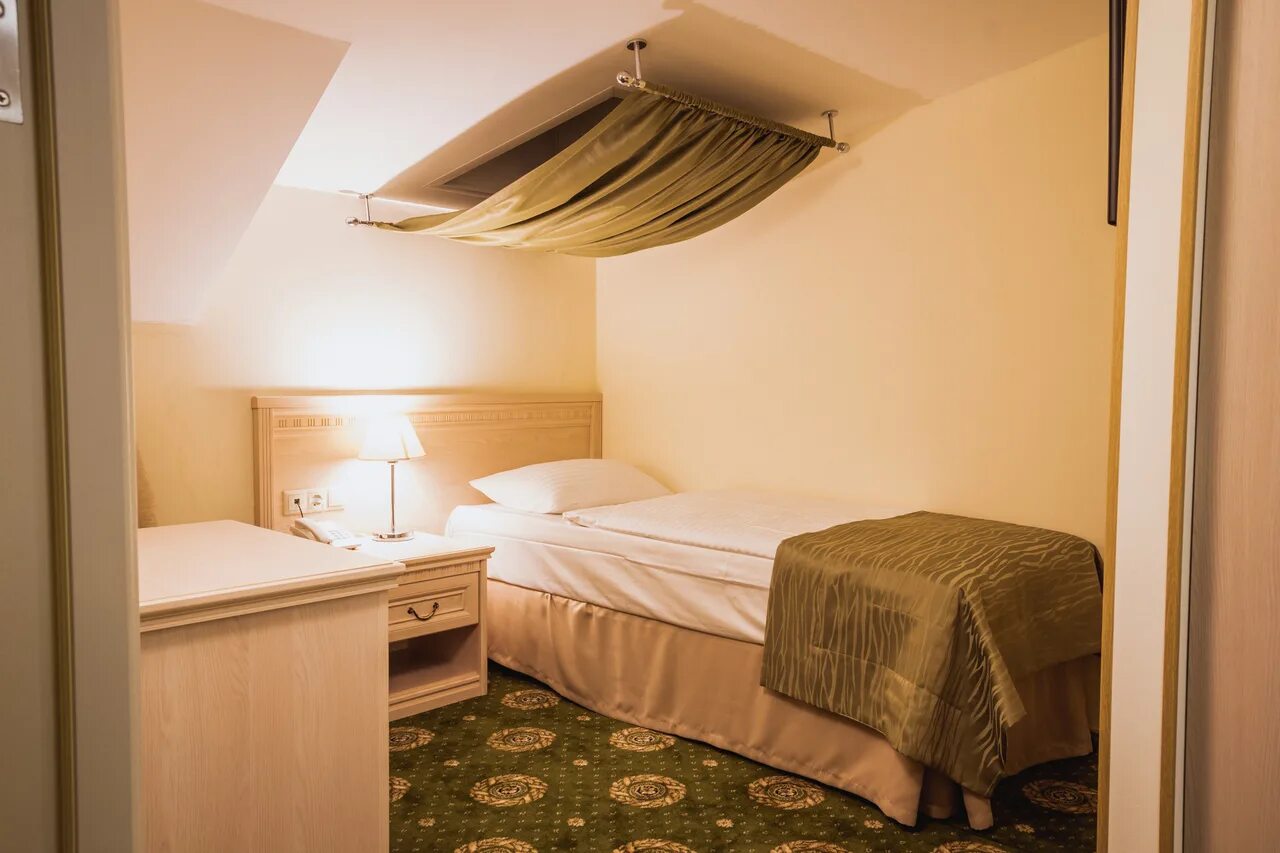 Гостиница эконом класса. Комната отеля. Комната в дешевой гостинице. Мини отель. Гостиница морган тула.