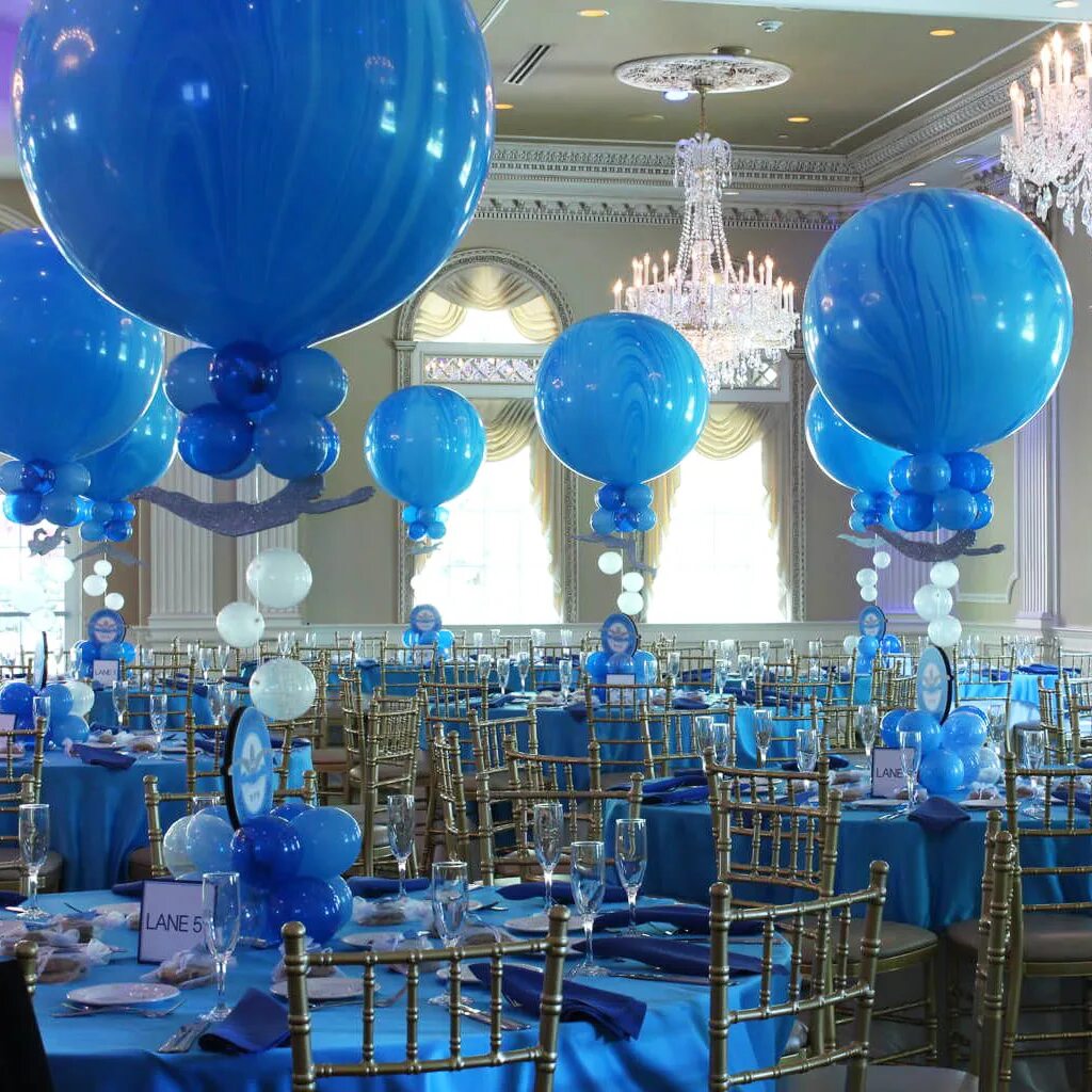 Оформление зала воздушными шарами. Украшение шарами. Украшение стола шарами. Украсить зал шариками. Воздушные шары украшение зала.