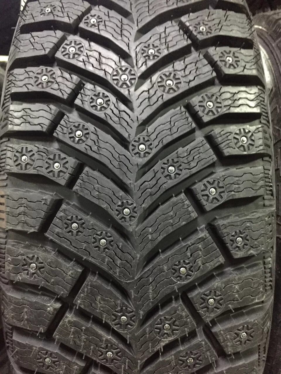 Шины michelin xin4. Michelin xin 4. michelin xin 4 r14. мишлен ксин 2. фото мишлен ксин 4 шины.