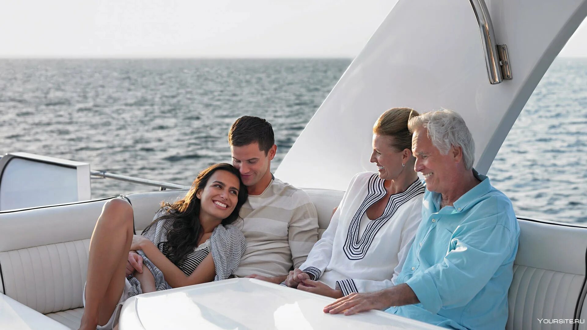 Самое богатое сообщество. Семья на яхте. Женщина на яхте. Яхта фото. Фотосессия на яхте семья.