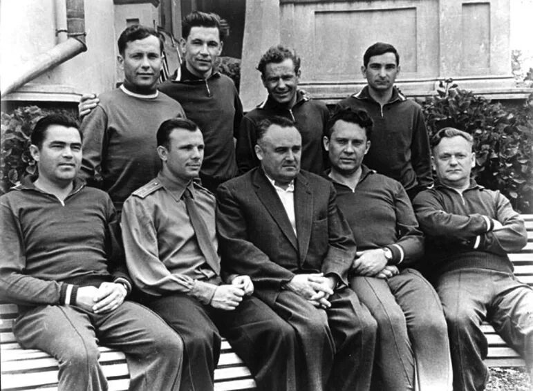Первые 12 космонавтов ссср. Отбор Космонавтов 1961. Гагарин в отряде Космонавтов. Королёв и Гагарин 1961.