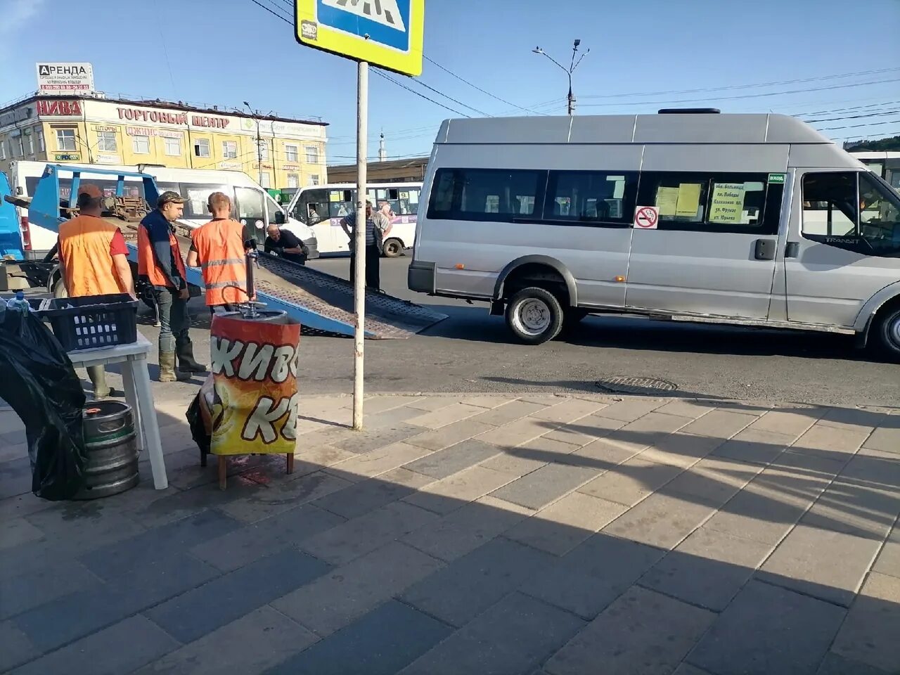 Колхозная площадь смоленск маршрутки. Маршрутка. смоленская маршрутка. автобус колхозник. 46 автобус.