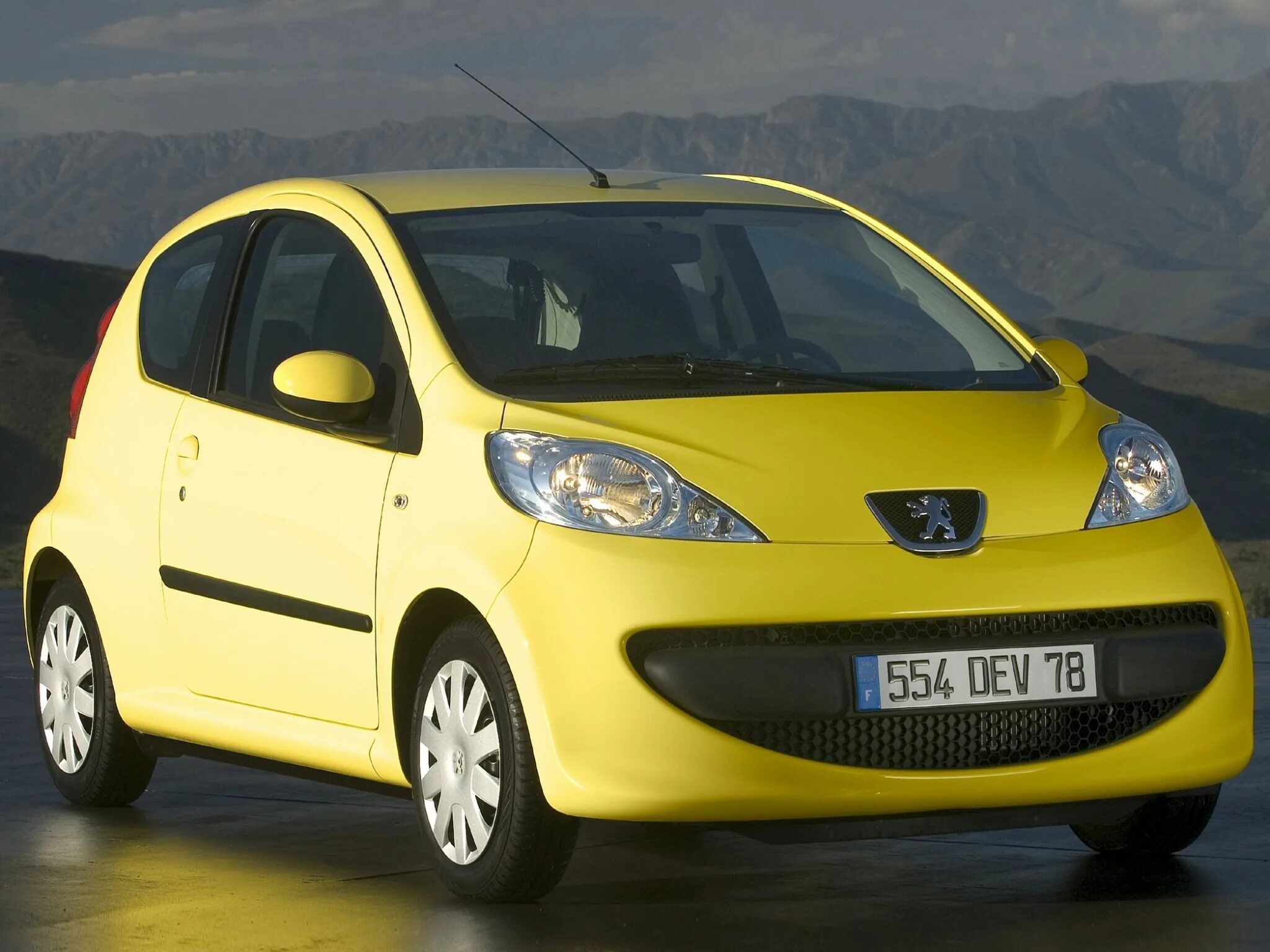 Купить маленькую машину автомат. Пежо 107. Peugeot 107 3-х дверный. Peugeot 107 van. Peugeot 107 2005.