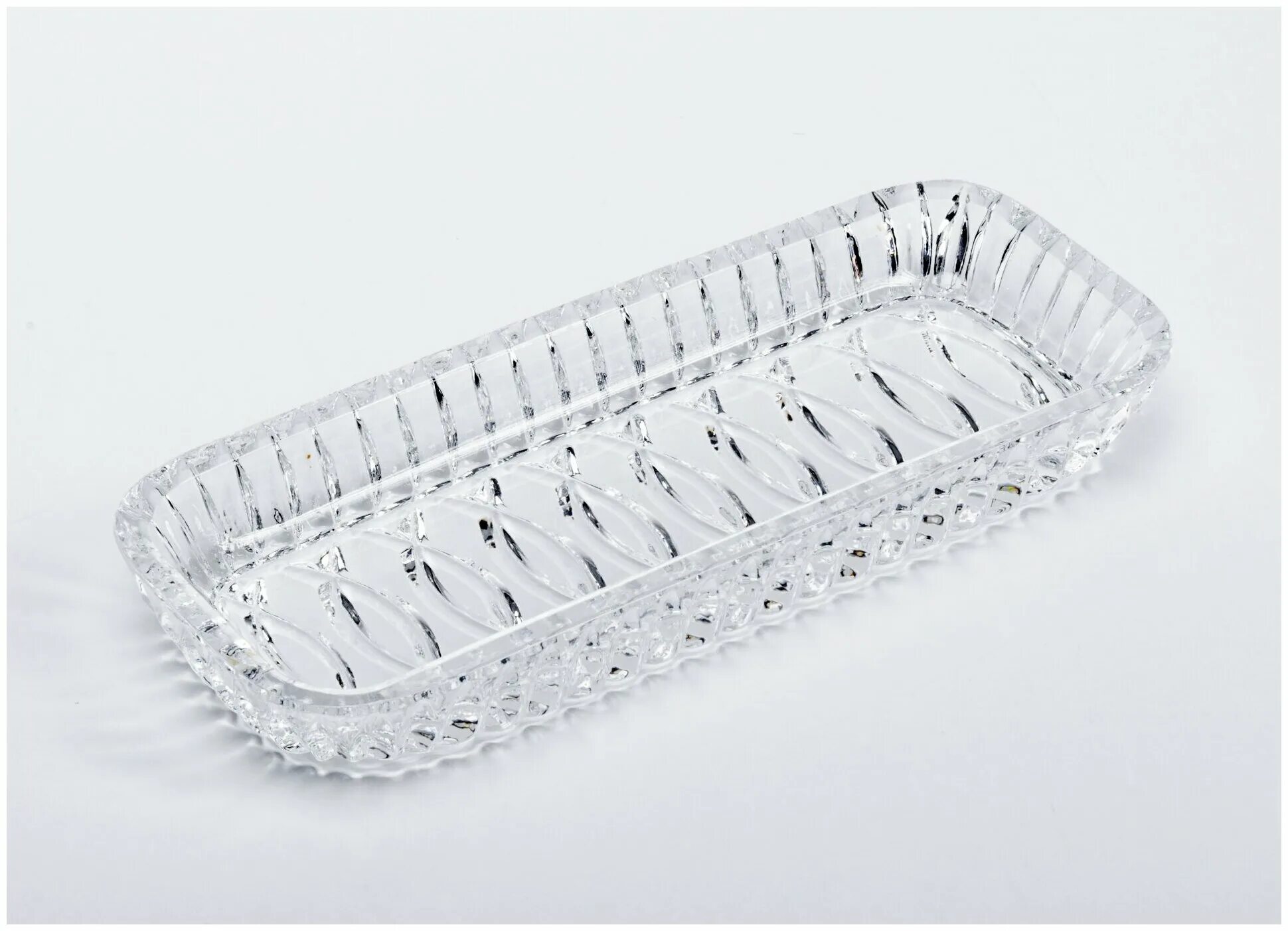 хрустальный поднос. хрустальный поднос. хрустальный поднос. прессованный хрусталь что это. хрустальный поднос круглый богемия.