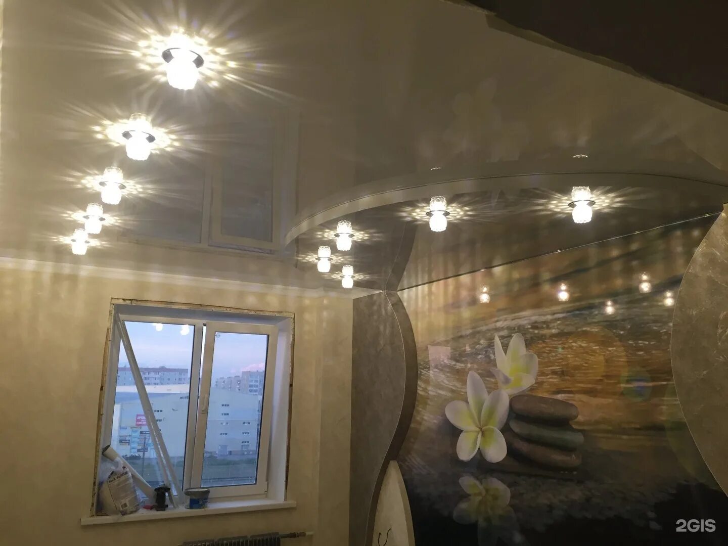 Навесные потолки двухуровневые. Двухуровневый потолок. Натяжные потолки ярославль фото. Натяжные потолки рубцовск недорого. Натяжные потолки в курске.