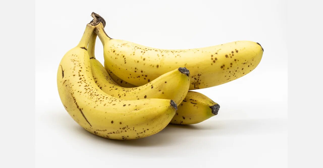Видео где банан. Банан. Спелый банан. Гроздь бананов. Банан фото.