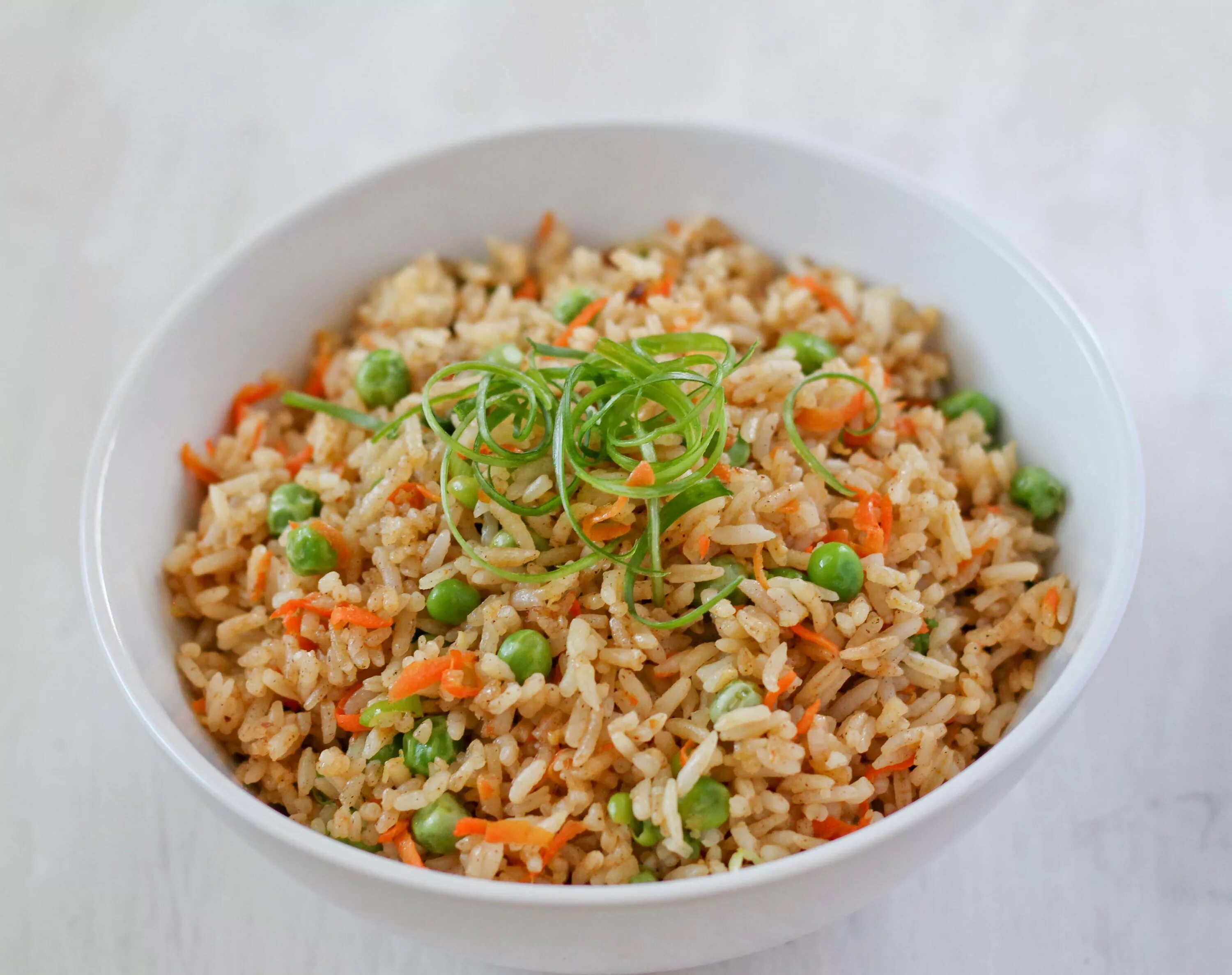 Rice vegetable. Veg Fried Rice. Рассыпчатый рис с овощами. Жареный рис. Смешанный жареный рис.