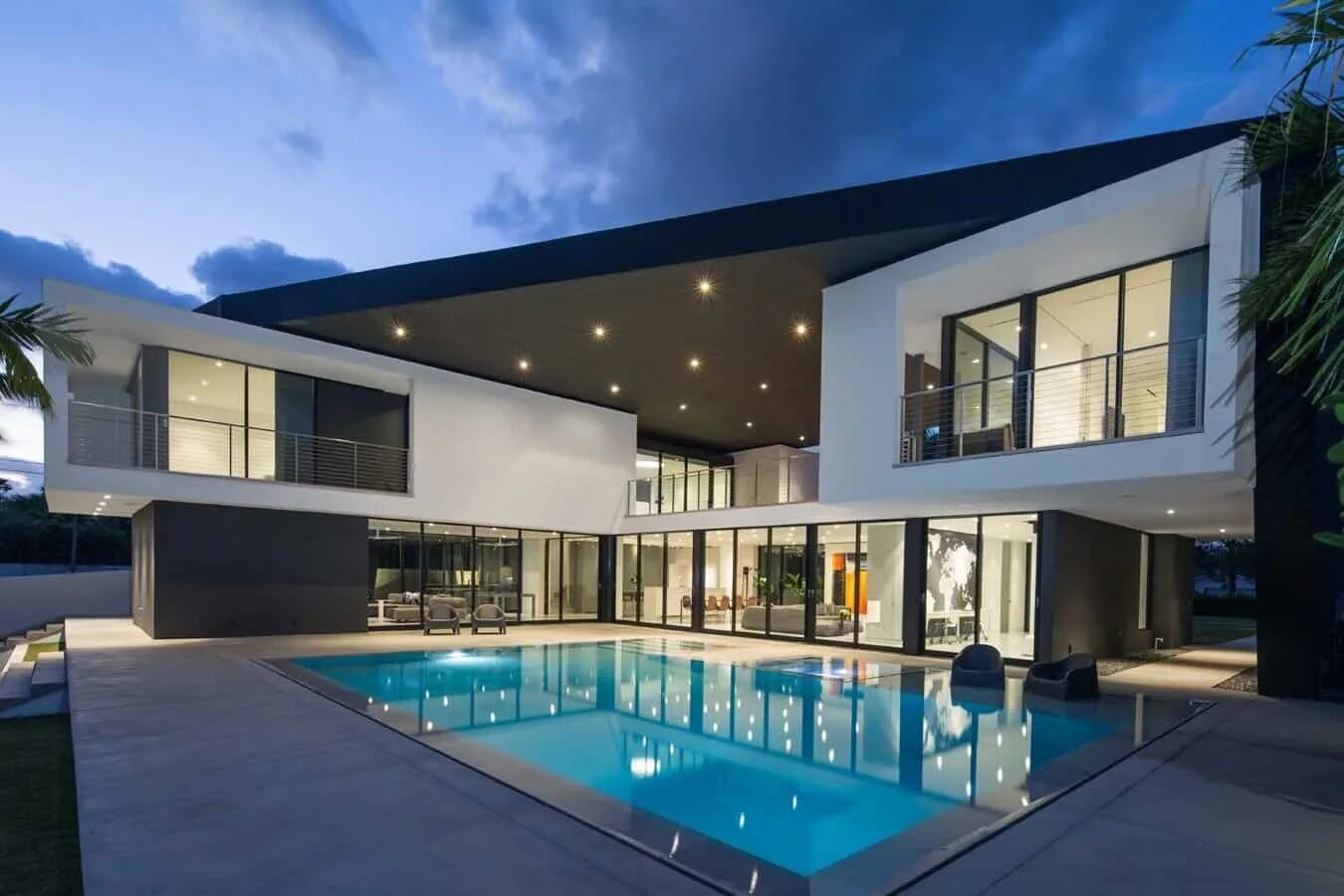 Двухэтажный дом с байсейн. Modern mansion лос анджелес. Дом вилла пирса броснана. Красивый двухэтажный дом с бассейном. Новые дома с бассейном.