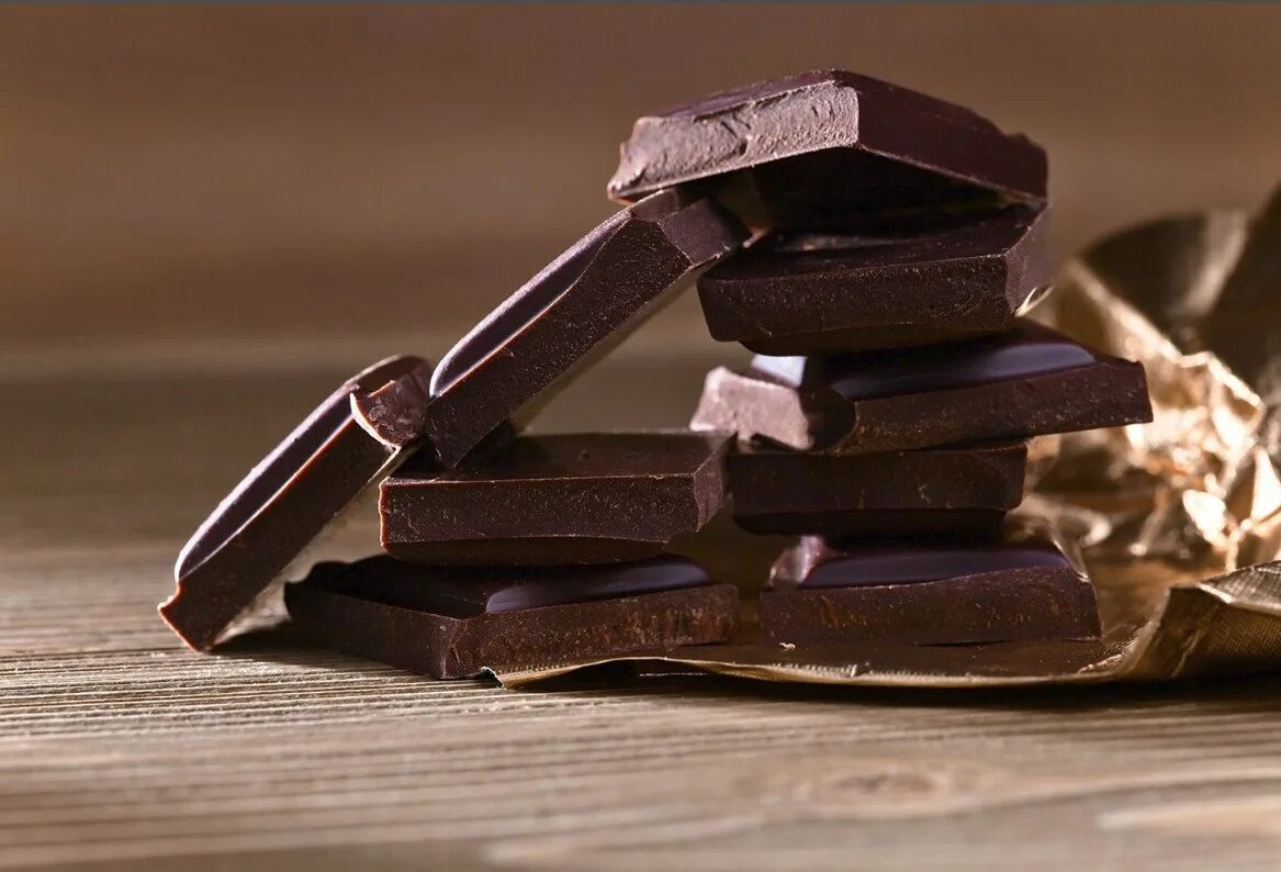 Темный шоколад фото. Шоколад черный Горький. Темный шоколад. Черный шоколад плитка. Горький шоколад шоколад.