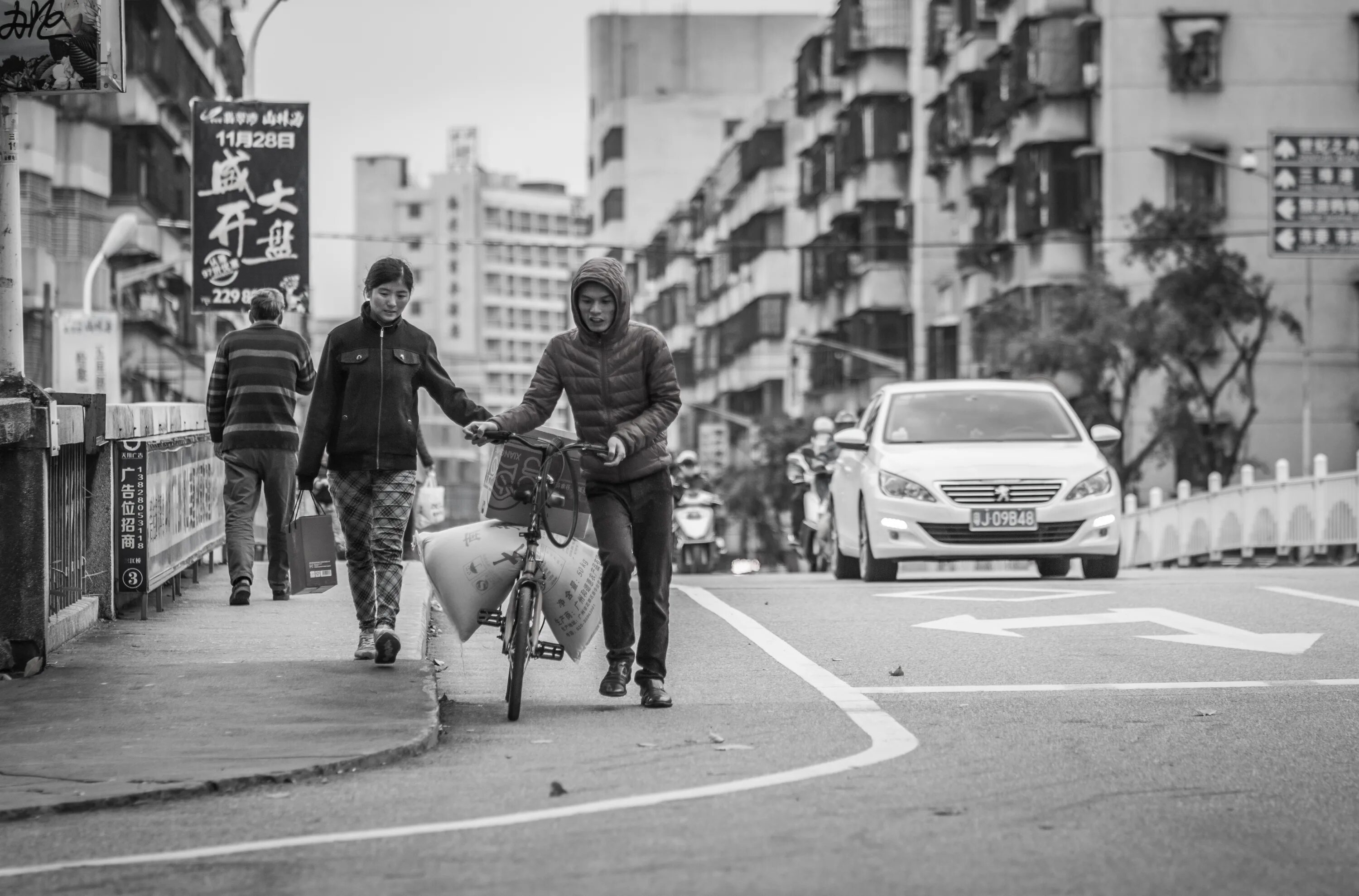 They in this street. Уличный фотограф. Стрит фотография. Фотоискусство уличные. Стрит фотограф.