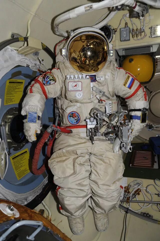 Космический скафандр «Орлан-МКС». Скафандр Орлан МК. Скафандр Космонавта Орлан МКС. Орлан костюм Космонавта.