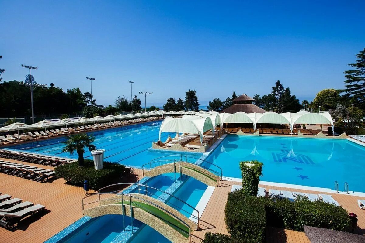 Гостиница прометей лазаревское. Сочи первая линия с бассейном. Грейс арли отель 3 сочи адлер. Лучезарный резорт отель сочи. Сочи первая линия с бассейном.