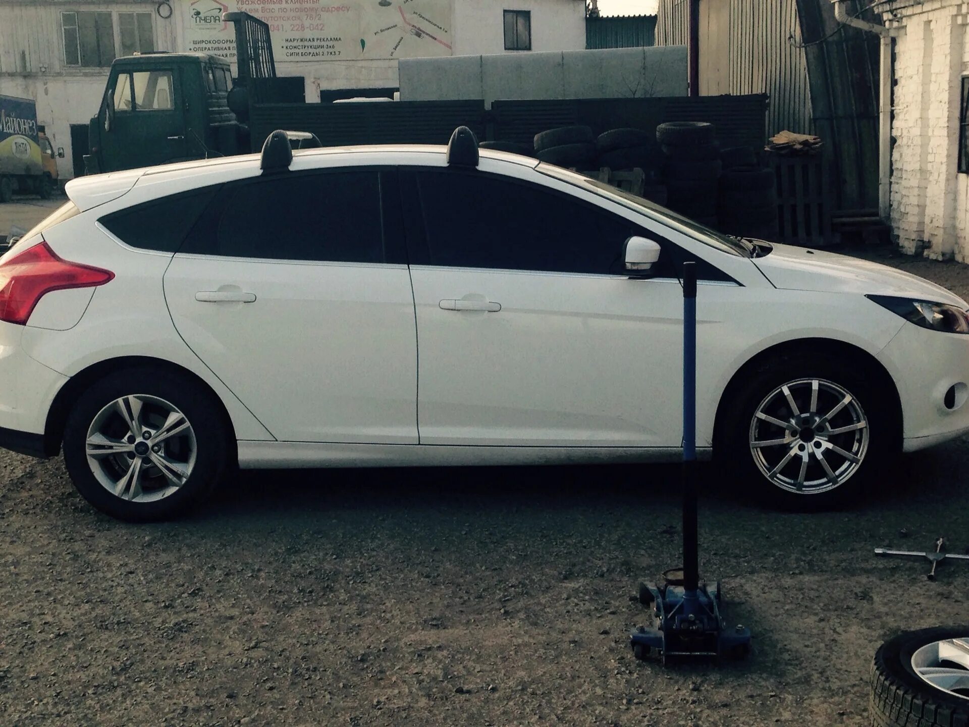 Форд фокус 3 хэтчбек белый r17. Форд фокус 3 на дисках r17. Форд фокус 3 хэтчбек r17. Форд фокус 3 на дисках r17. Форд фокус 3 седан r17.