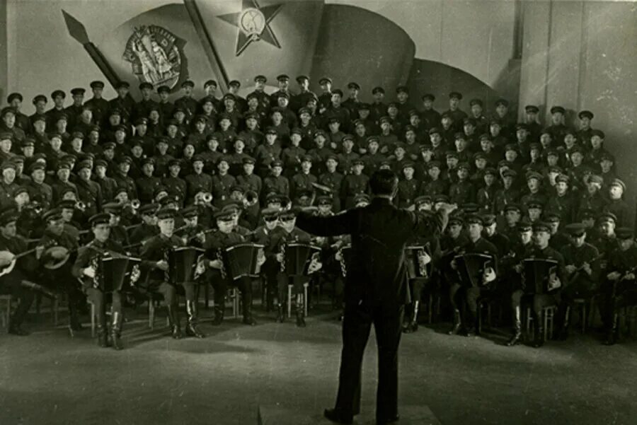 Хоровые военные песни. Краснознаменный ансамбль им. Александрова) 1941. Краснознамённый ансамбль песни и пляски Советской армии. Ансамбль Александрова 1928. Ансамбль имени Александрова 1944.