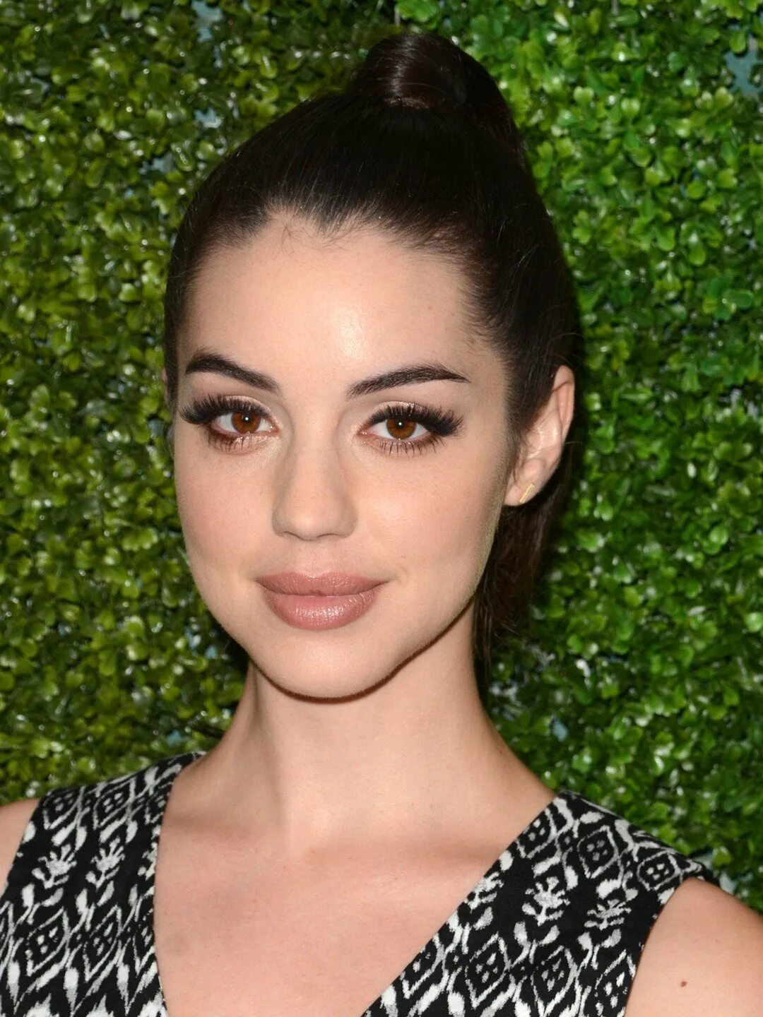 Adelaide kane. Аделаида Кейн царство. Аделаида Кейн Дракула. Аделаида Кейн спецназ.