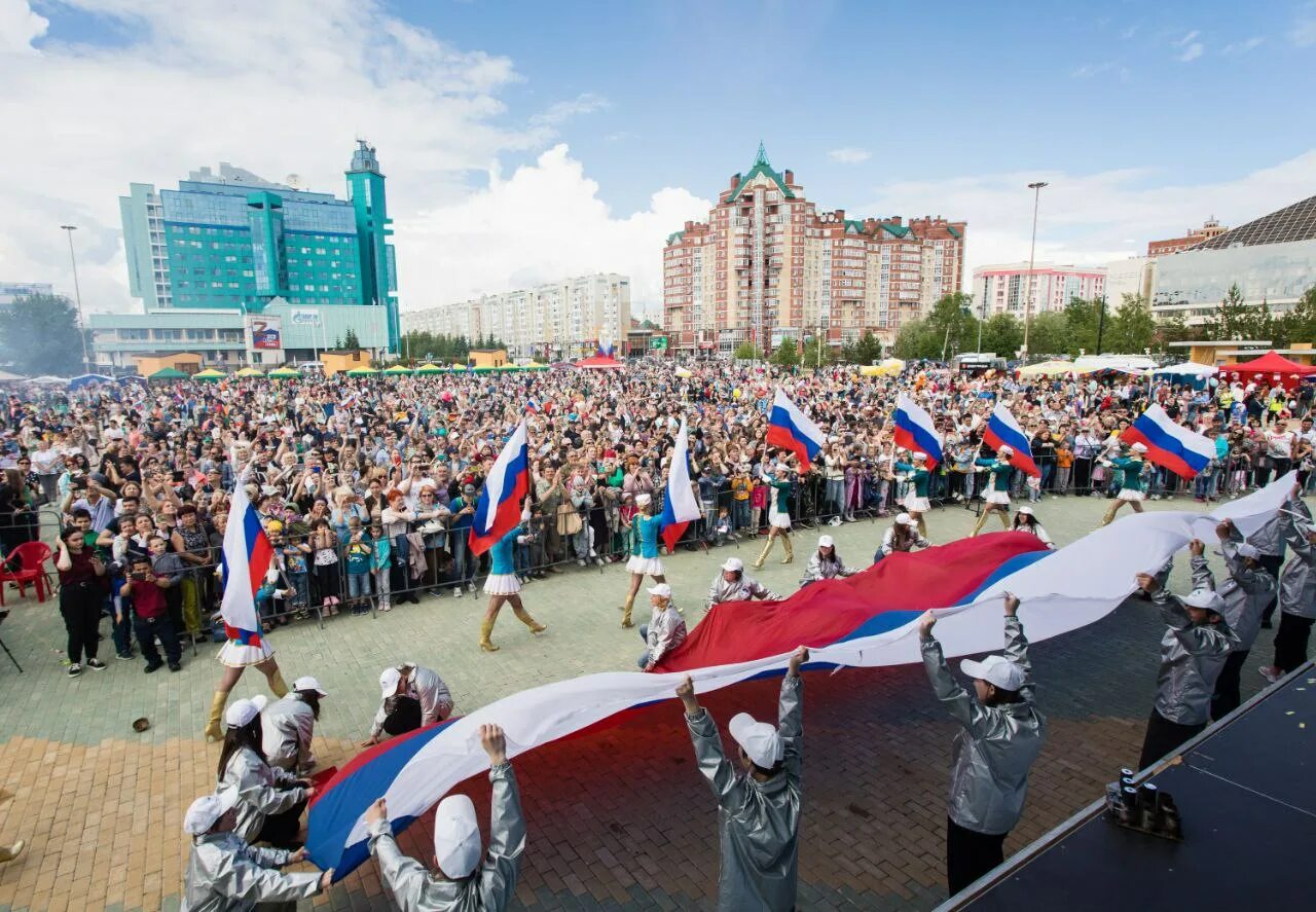 Сургут день недели. С днем города Сургут. День города Сургута 12 июня. Сабантуй Сургут. День города Сургут 2023.