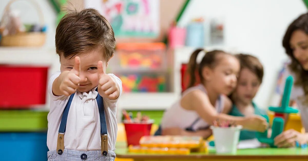 Адаптация детей к школе фото. Preschool children. Воспитатель детского сада красивое фото. Preschools c фото детей в саду.