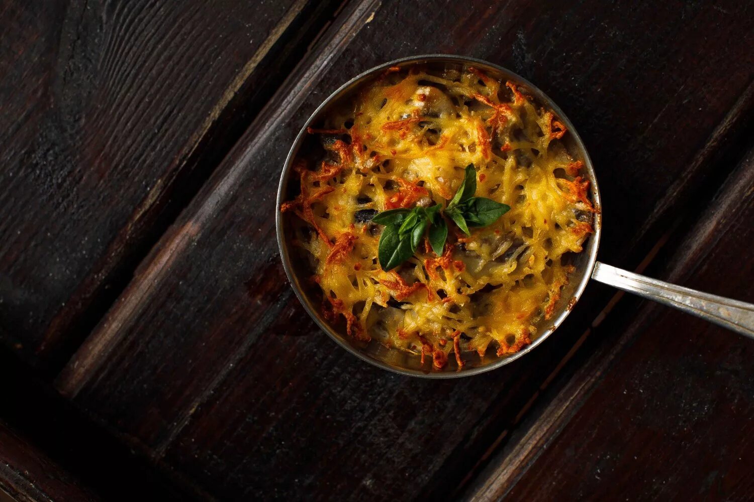 Жульен. Грибной жульен на сковороде. Жюльен на сковороде. Жульен со свининой и грибами на сковороде. Жульен со свининой и грибами на сковороде.