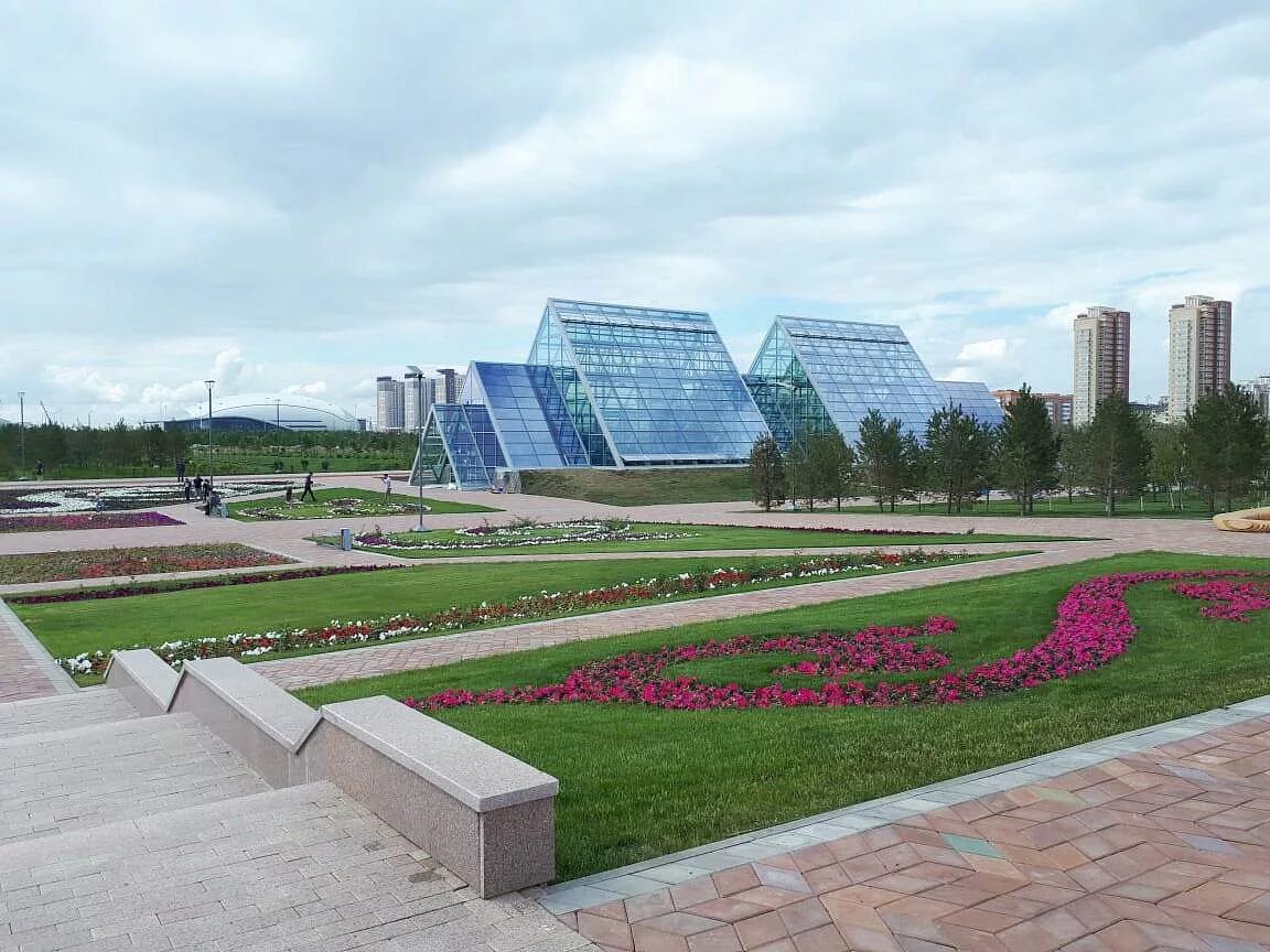 Ботанический астана. Астана парк. Линейный парк Нурсултан. Ботанический сад Астана вид сверху.