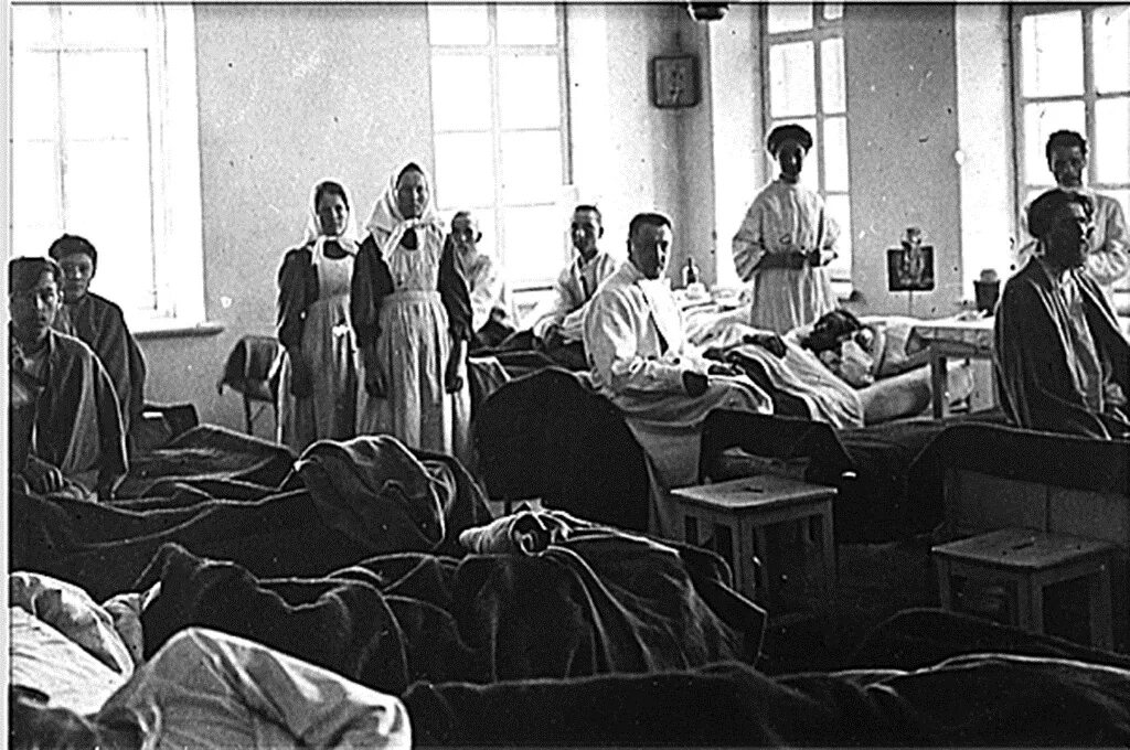 Первая больница для детей. Лисичанск больница Ленина. Первые больницы. Старая больница.