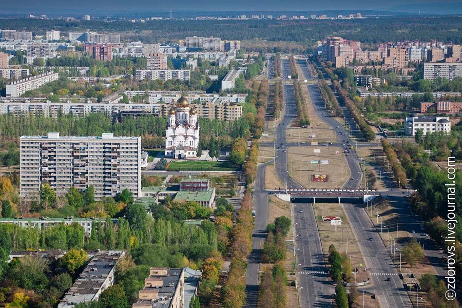 Сколько людей в тольятти. Тольятти. Тольятти Комса Автозаводский район. Ленинский проспект Тольятти. Улица Ленинский проспект Тольятти.