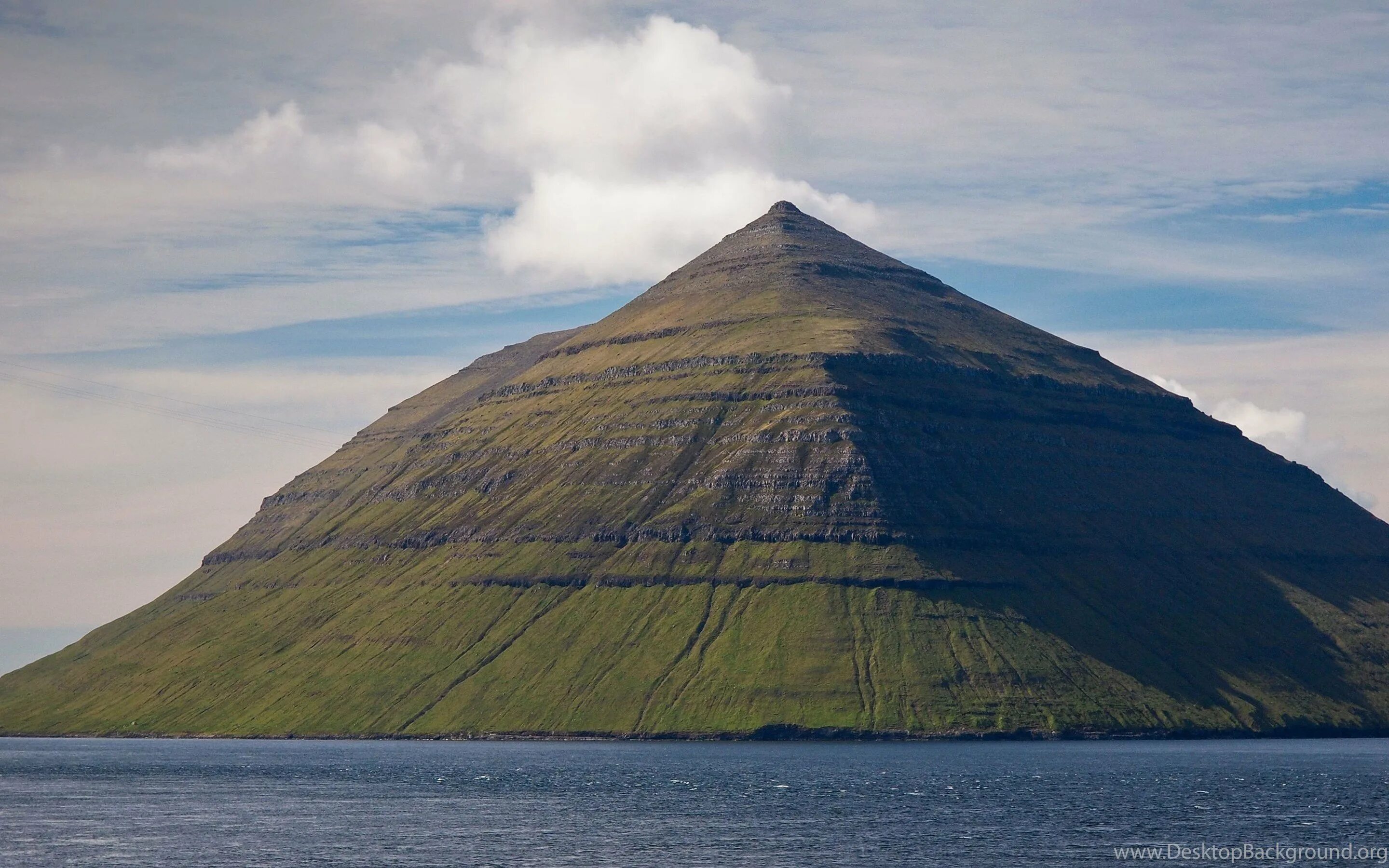 Древние пирамиды на кольском полуострове. Гора-пирамида кольского полуострова. Кольский полуостров мегалиты гипербореи. Гора нинчурт кольский полуостров. Мегалиты кольского полуострова.