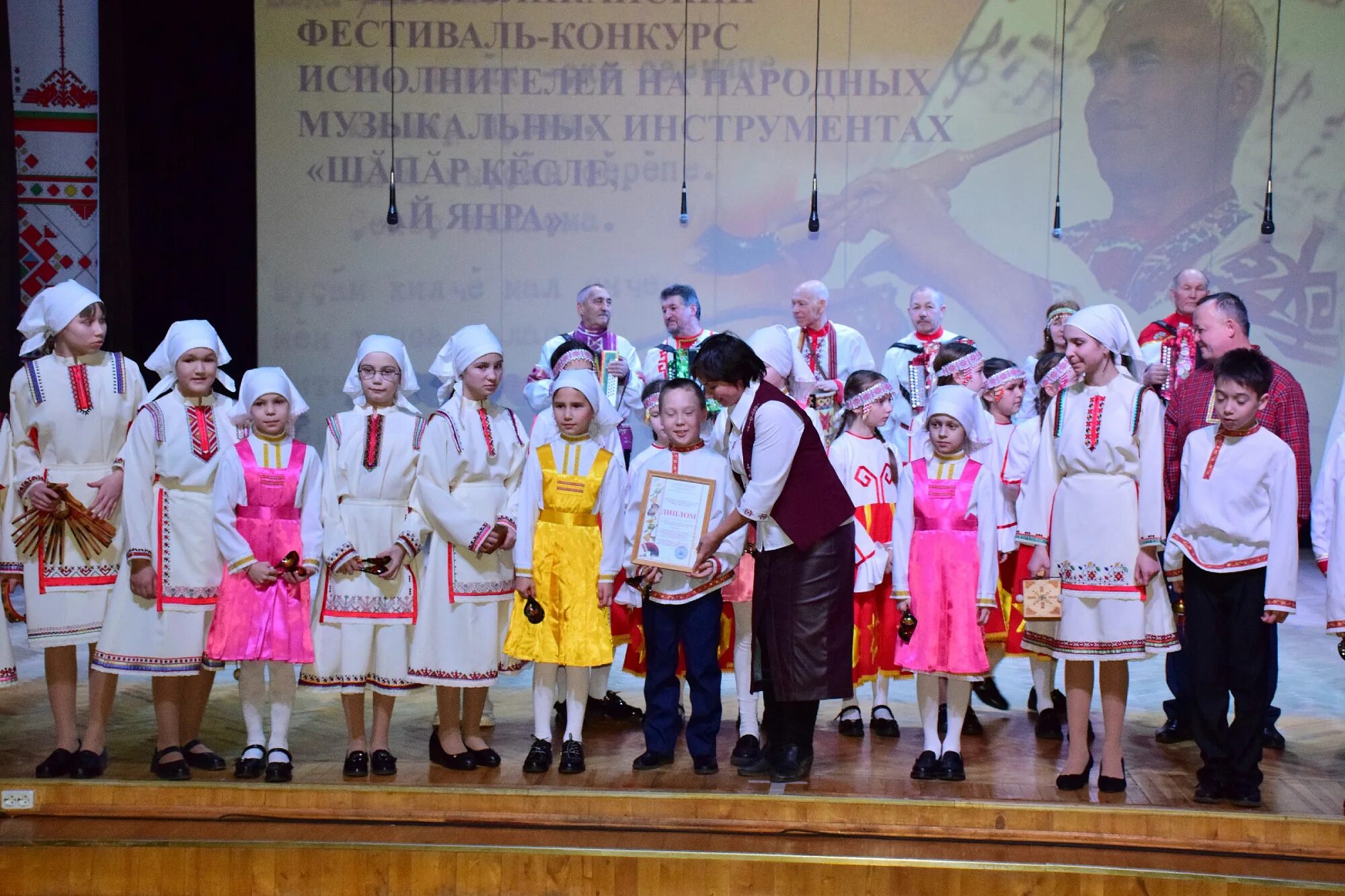 Народные танцы в сарапуле. Республиканские фестивали и конкурсы. Дом культуры дружба балезино. Народ чувашии. Играют на чувашских народных инструментах.