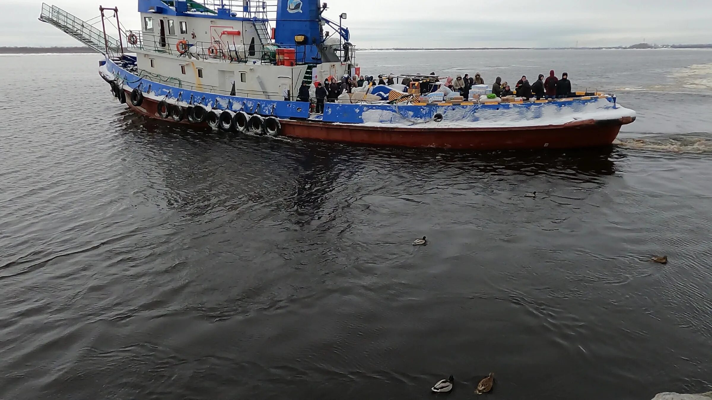Движение судов архангельск. Буксир борей архангельск. судно архангельск. арктика архангельск судно.