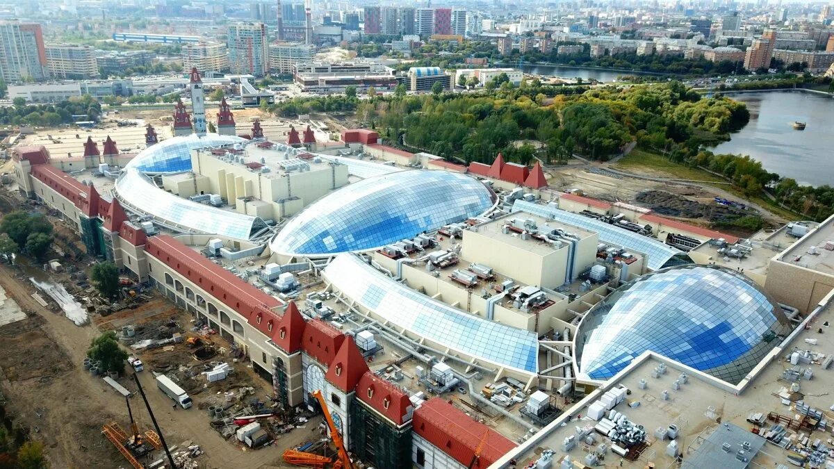 Остров мечты парковка 2024. Крытый парк аттракционов в Москве остров мечты. Дрим Исланд парк в Москве. Парк Нагатинская Пойма Москва. Остров мечты Беверли Хиллз.