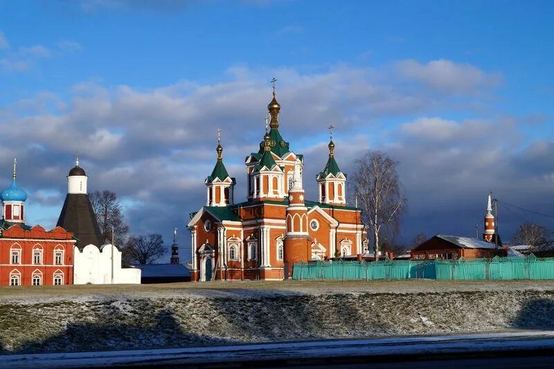 Успенский брусенский монастырь. Брусенский монастырь Коломна. Сообщение о Брусенском монастыре Коломны. Коломна монастырь. Успенский Брусенский монастырь история кратко.